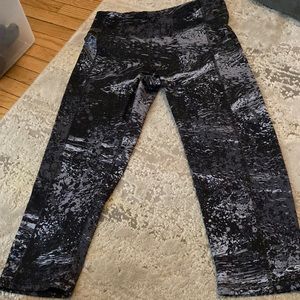 Women’s Champion Black & Gray cropped athletic leggings